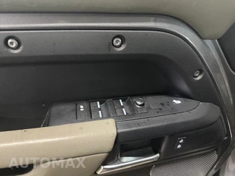 2021 Land Rover Defender 110 S - miniatura 32