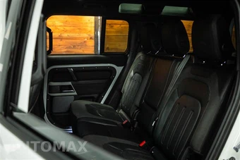 2021 Land Rover Defender 110 S - miniatura 10