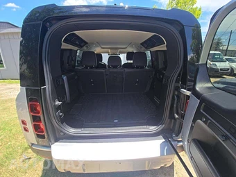 2021 Land Rover Defender 110 SE – miniatura 14