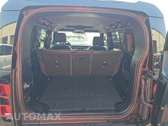2021 Land Rover Defender 110 X-Dynamic SE – miniatura 16