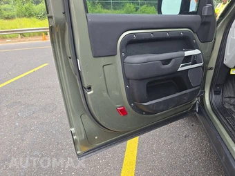 2021 Land Rover Defender 90 First Edition – miniatura 9