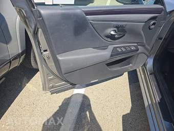 2021 Lexus ES 250 – miniatura 9