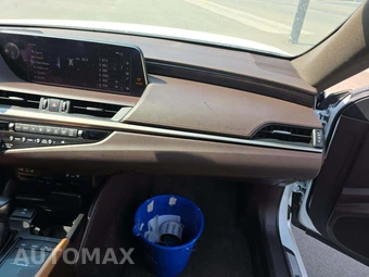 2021 Lexus ES 350 – miniatura 16