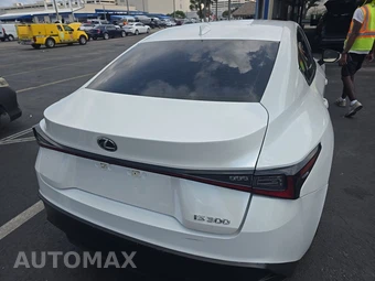 2021 Lexus IS 300 – miniatura 5