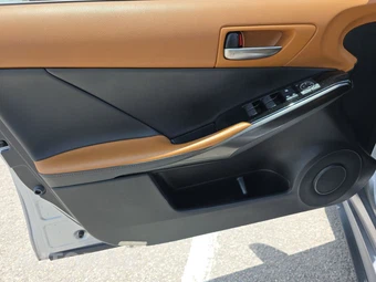 2021 Lexus IS 300 – miniatura 9