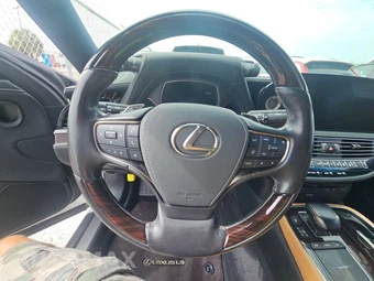 2021 Lexus LS 500 – miniatura 10
