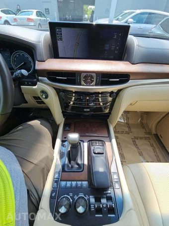 2021 Lexus LX 570 Three-Row - miniatura 7