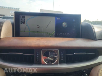 2021 Lexus LX 570 Three-Row – miniatura 11
