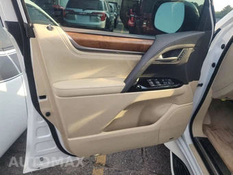 2021 Lexus LX 570 Three-Row – miniatura 9