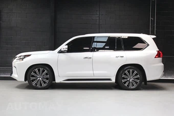2021 Lexus LX 570 Two-Row – miniatura 3