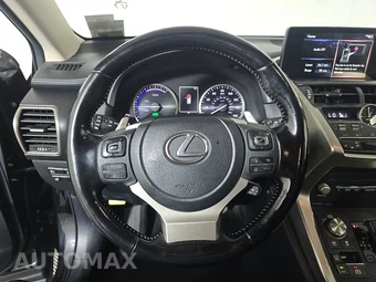 2021 Lexus NX 300h – miniatura 10