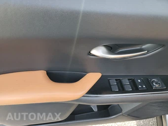 2021 Lexus UX 200 – miniatura 9