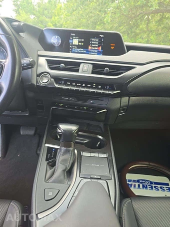 2021 Lexus UX 200 - miniatura 7