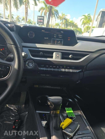 2021 Lexus UX 200 – miniatura 10