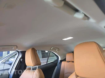 2021 Lexus UX 250h – miniatura 11