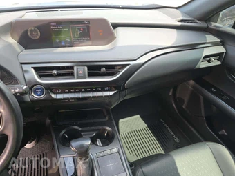 2021 Lexus UX 250h – miniatura 10