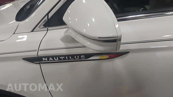2021 Lincoln Nautilus Reserve – miniatura 25