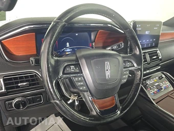2021 Lincoln Navigator L Standard – miniatura 10