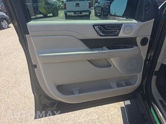 2021 Lincoln Navigator Reserve – miniatura 9
