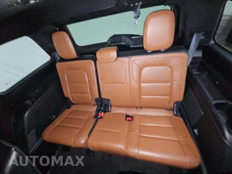 2021 Lincoln Navigator Reserve – miniatura 11