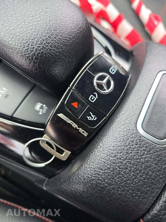 2021 Mercedes-Benz AMG CLA 35 - miniatura 8