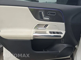 2021 Mercedes-Benz AMG GLA 45 4MATIC – miniatura 9