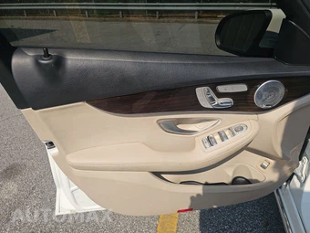 2021 Mercedes-Benz C 300 Sedan - miniatura 9