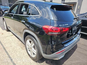 2021 Mercedes-Benz GLA 250 4MATIC - miniatura 2