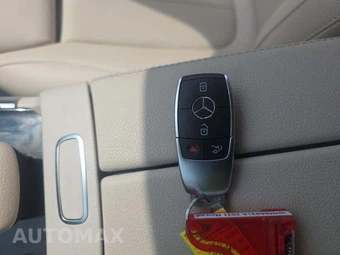 2021 Mercedes-Benz GLA 250 4MATIC – miniatura 8