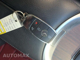 2021 Mercedes-Benz GLC 300 4MATIC - miniatura 8