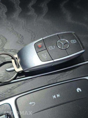 2021 Mercedes-Benz GLC 300 4MATIC – miniatura 8