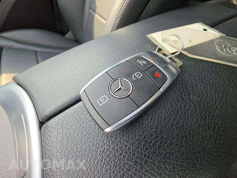 2021 Mercedes-Benz GLC 300 4MATIC - miniatura 8