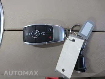 2021 Mercedes-Benz GLC 300 - miniatura 8