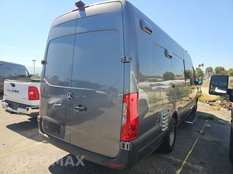 2021 Mercedes-Benz Sprinter 4500 Crew Van DRW High Roof 170.0" WB - miniatura 4
