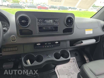 2021 Mercedes-Benz Sprinter 4500 Crew Van DRW High Roof 170.0" WB - miniatura 10
