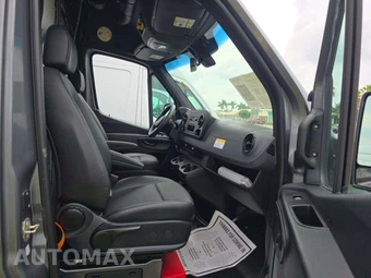 2021 Mercedes-Benz Sprinter 4500 Crew Van DRW High Roof 170.0" WB - miniatura 16