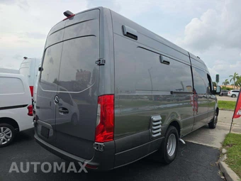 2021 Mercedes-Benz Sprinter 4500 Crew Van DRW High Roof 170.0" WB - miniatura 3
