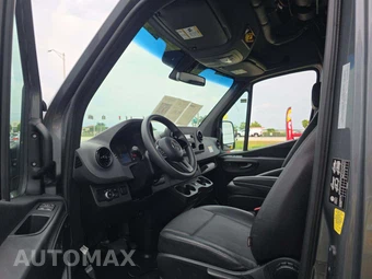 2021 Mercedes-Benz Sprinter 4500 Crew Van DRW High Roof 170.0" WB - miniatura 6