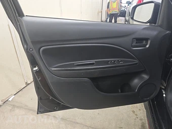 2021 Mitsubishi Mirage ES – miniatura 9