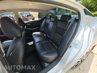 2021 Nissan Altima SR - miniatura 13