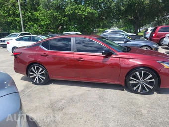 2021 Nissan Altima SR – miniatura 9