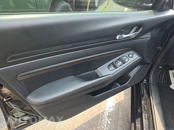 2021 Nissan Altima SR – miniatura 9