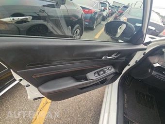 2021 Nissan Altima SR – miniatura 9