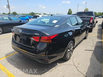 2021 Nissan Altima SV - miniatura 4