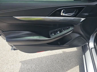 2021 Nissan Maxima SV – miniatura 9