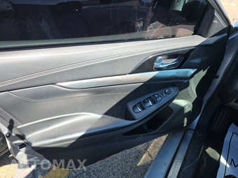 2021 Nissan Maxima SV – miniatura 9