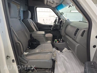 2021 Nissan NV2500 HD Cargo SV High Roof 146.1" WB - miniatura 8