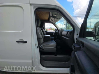 2021 Nissan NV2500 HD Cargo SV High Roof 146.1" WB - miniatura 17