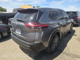 2021 Nissan Rogue S – miniatura 3