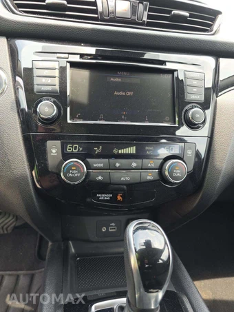 2021 Nissan Rogue Sport SV - miniatura 10